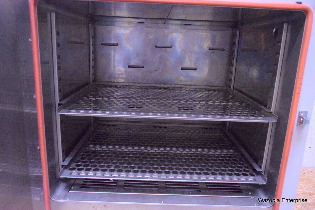 YAMATO TEMPERATURE OVEN MODEL DN63